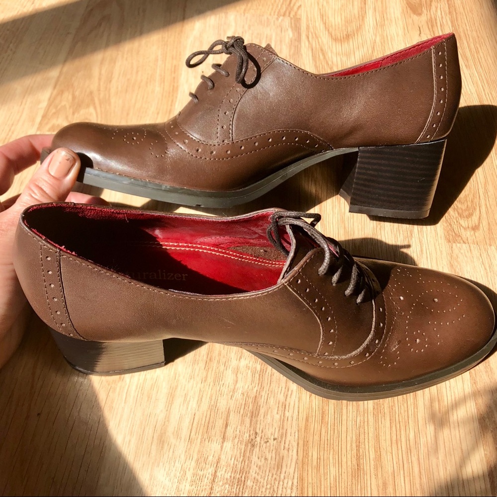 Brown heeled oxford 7.5 naturalizer